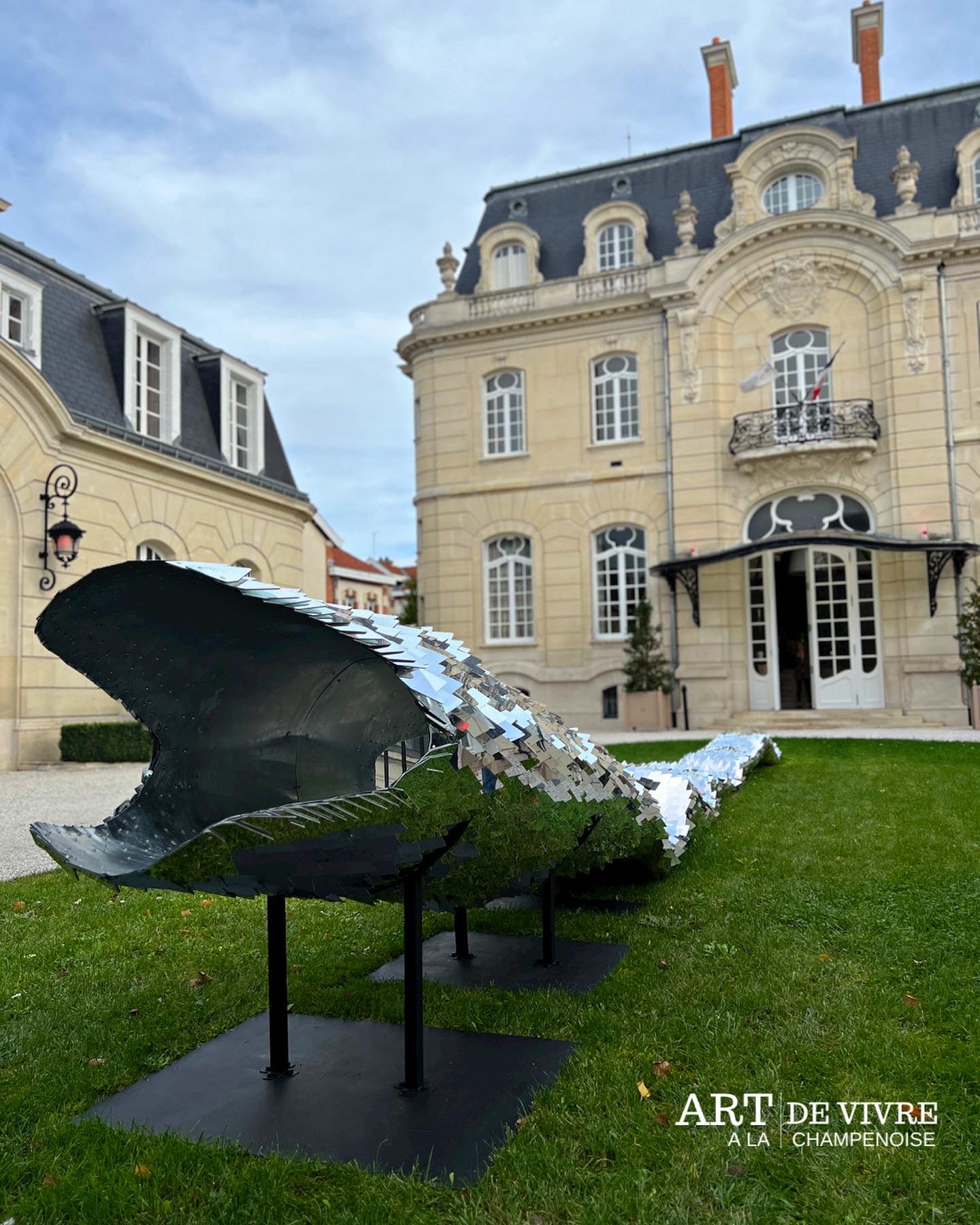 Reims : « La Mue » exposée à l’hôtel de Brimont, Champagne Jacquart