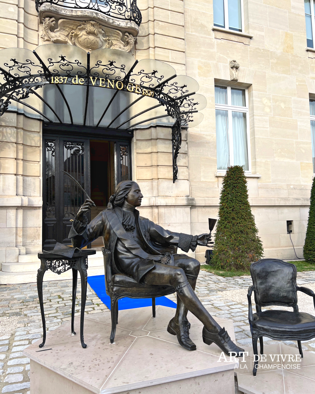 Epernay : Champagne De Venoge dévoile une statue en hommage à Louis XV